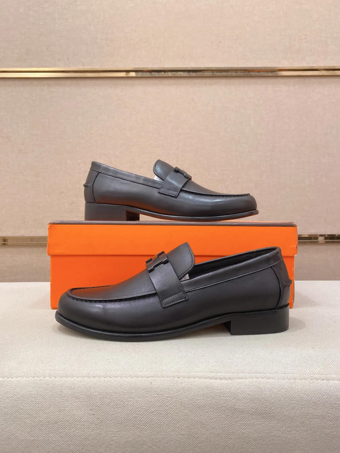 Men's shoes💰: 620💰[HERMES/Hermes]⚠️Top craftsmanship-fashionable business casual style! Pure and high quality can be compared at 1:1! Fabric: Original full-grain cowhide/Lining: Cowhide lining! The texture and comfort have been improved to another level! Rubber anti-slip bottom! Yardage: 39-44. Can be customized for 38.45.